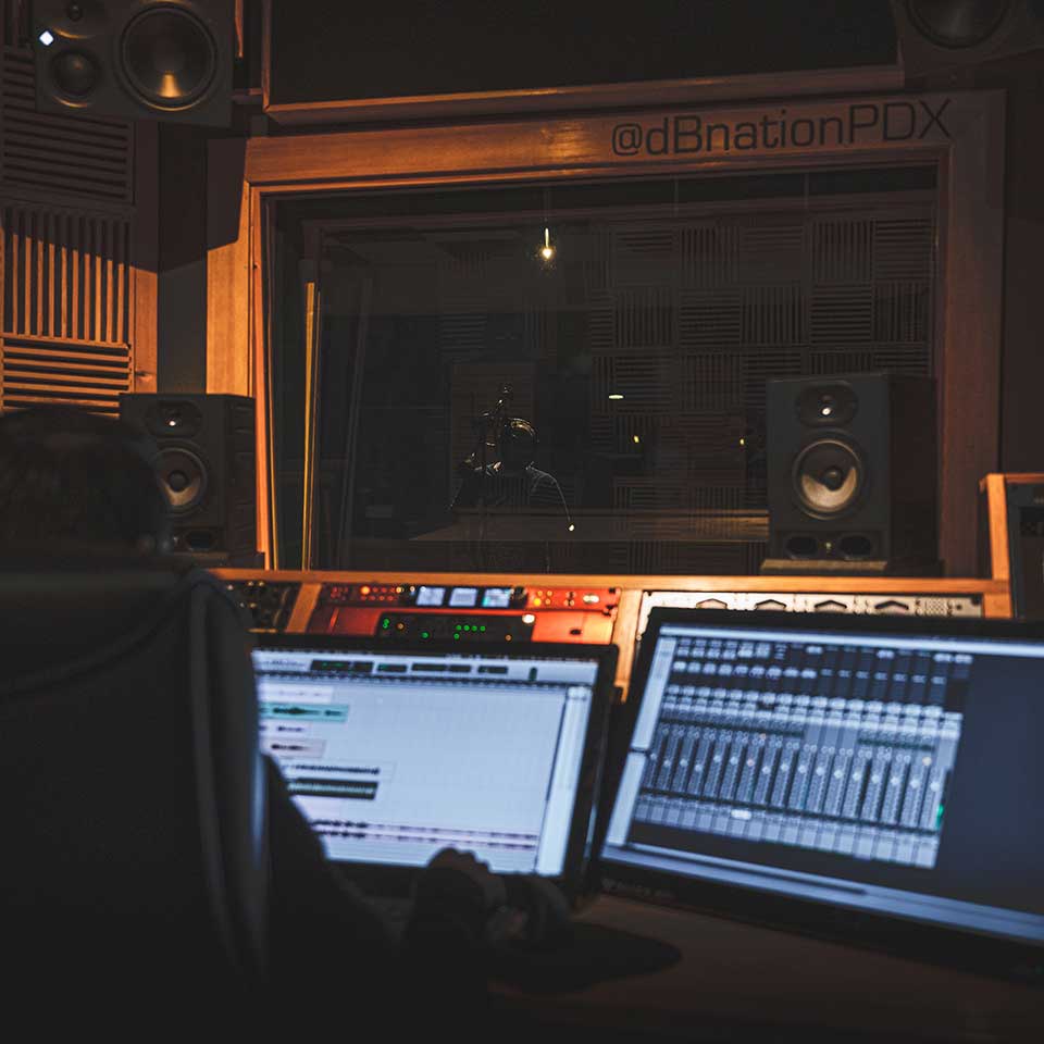 voice-over-artist-services-header-img.jpg